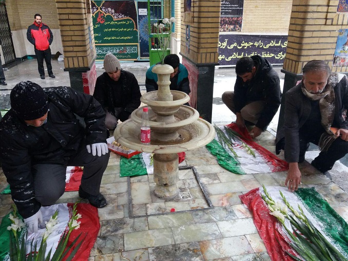 عطر افشانی مزار شهدای شهرستان پردیس