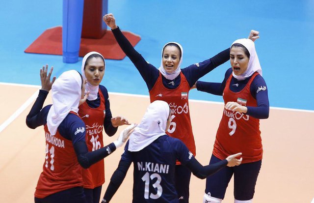 دختران والیبابست
