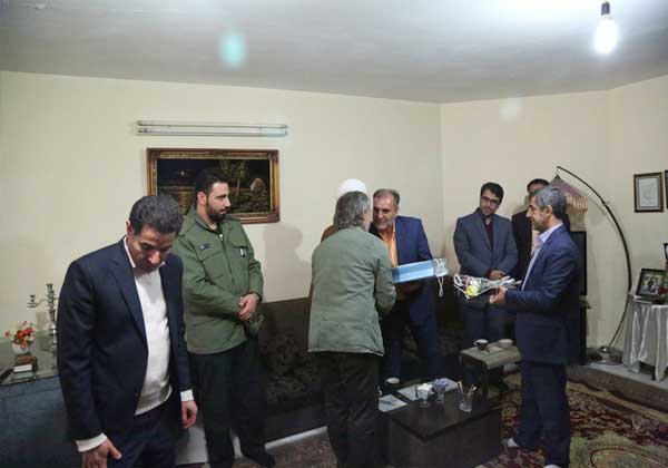 دیدار با خانواده شهیدان حاج پور کوچه و شادکام در شهر بومهن