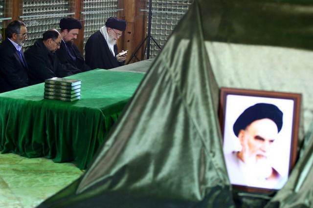 رهبر انقلاب مزار هاشمی