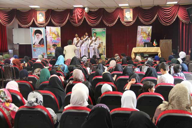 جشن دهه کرامت با حضور خانواده‌های تحت پوشش کمیته امداد امام پردیس