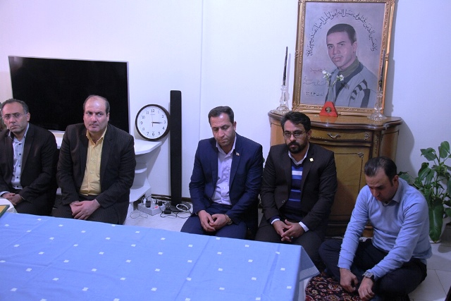 دیدار مسئولان شهرستان پردیس با خانواده شهدا دیدار مسئولان شهرستان پردیس با خانواده شهدا